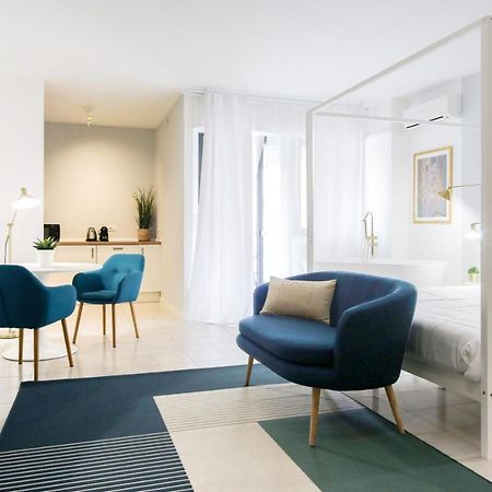 Glamorous Flat With Jacuzzi, King Size Bed And Small Balcony Perugia Zewnętrze zdjęcie